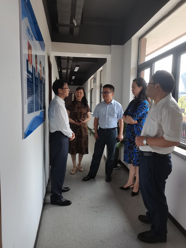 市經(jīng)信委副主任汪立東一行來院調(diào)研重慶市軟件和信息服務(wù)業(yè)“滿天星”行動(dòng)計(jì)劃實(shí)施情況